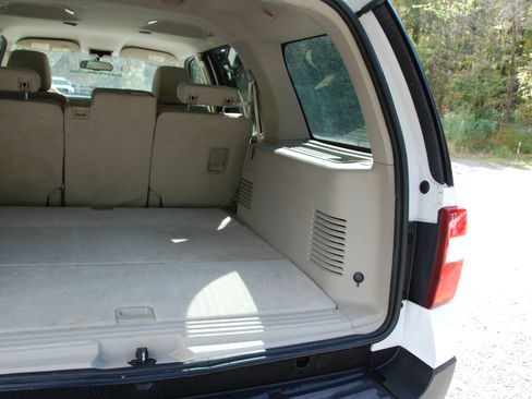 Used 2010 Ford Expedition XLT image 15