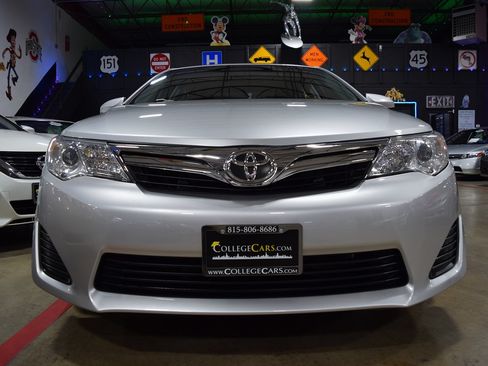 Used 2013 Toyota Camry LE image 9