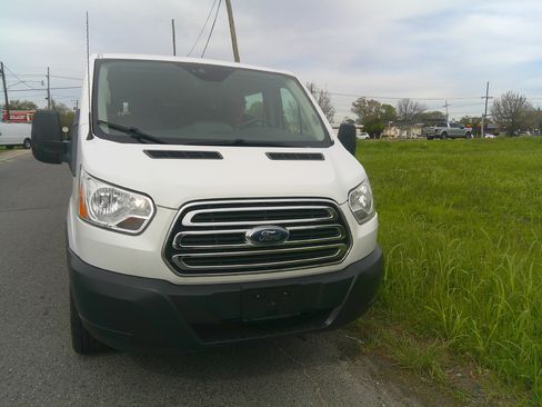 Used 2018 Ford Transit 350 148 Low Roof Wagon RWD image 3