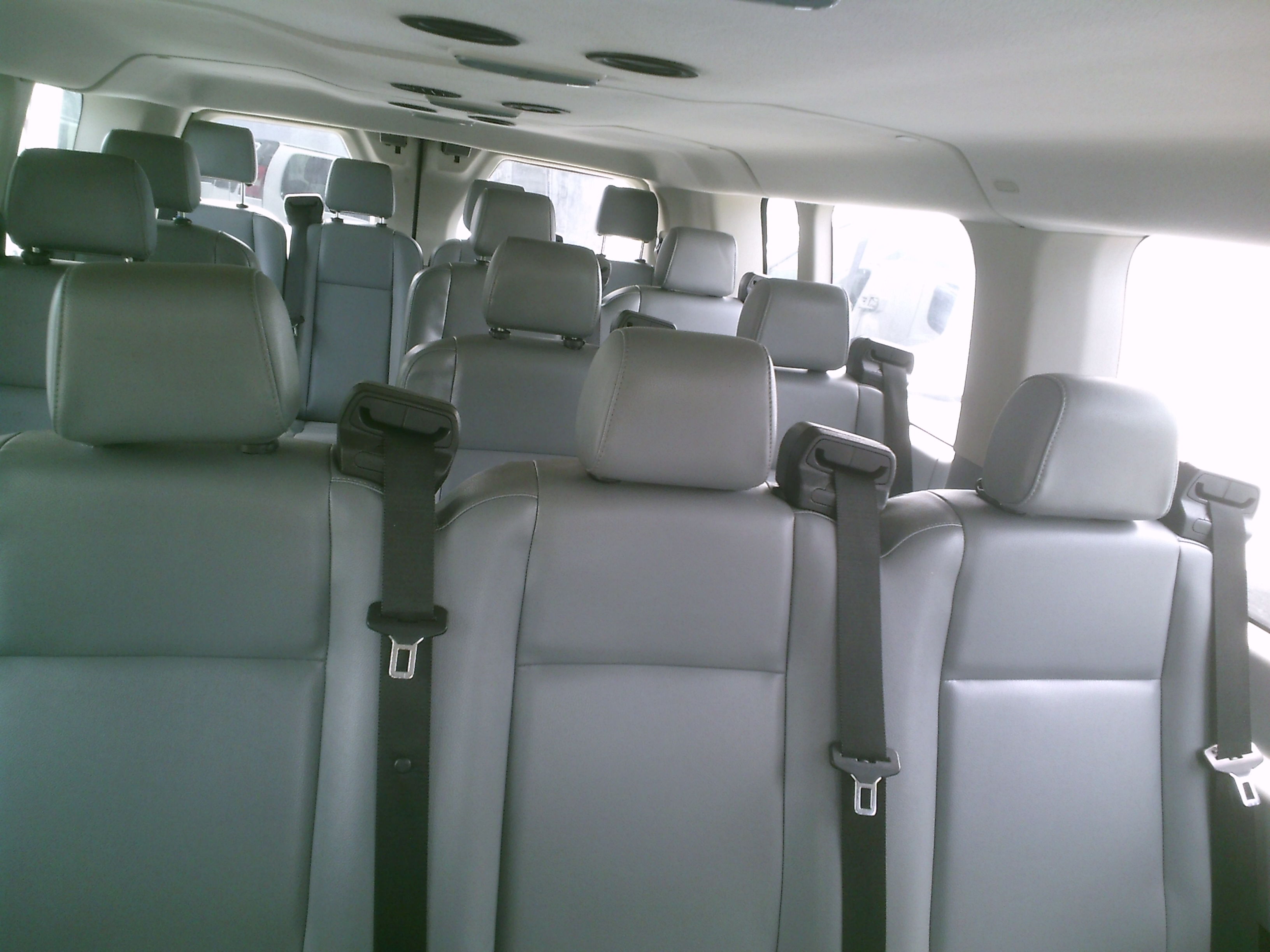 Used 2018 Ford Transit 350 148 Low Roof Wagon RWD image 6
