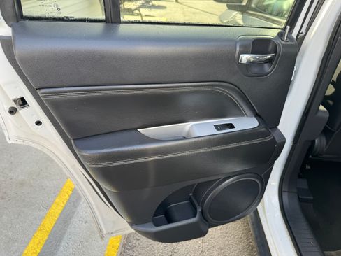 Used 2016 Jeep Compass High Altitude image 12