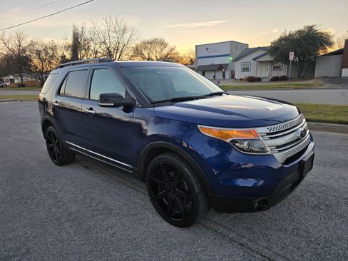 Used 2014 Ford Explorer 4WD XLT image 1