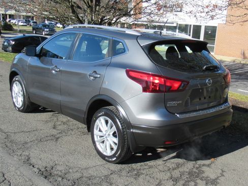 Used 2017 Nissan Rogue Sport SV image 6
