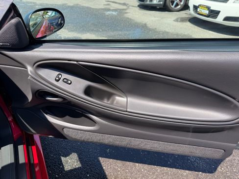 Used 2001 Ford Mustang GT Convertible RWD image 17