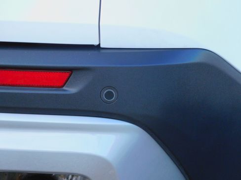 Used 2025 Chevrolet Traverse LT image 12