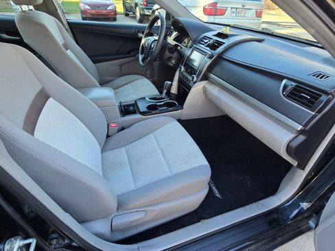 Used 2012 Toyota Camry image 15
