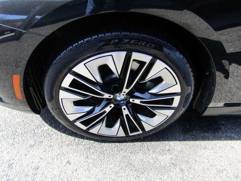 Used 2025 BMW 530i xDrive image 9