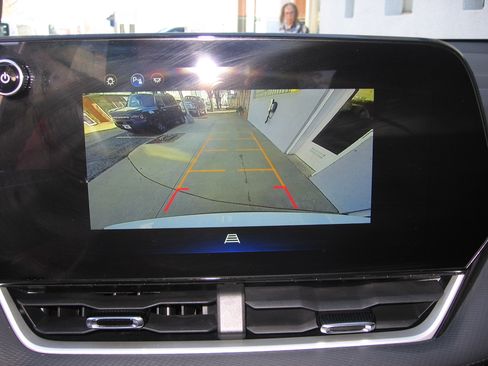 Used 2025 Chevrolet Equinox LT image 11