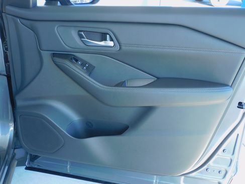 Used 2026 Nissan Rogue SV image 23