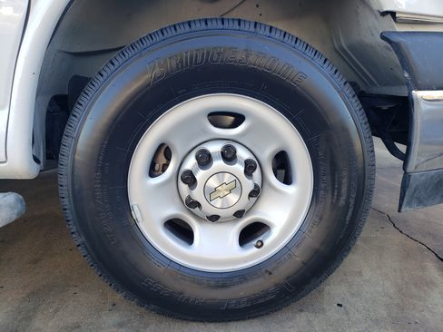 Used 2024 Chevrolet Express 2500 image 8