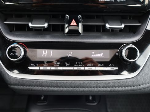 Used 2020 Toyota Corolla XSE image 18