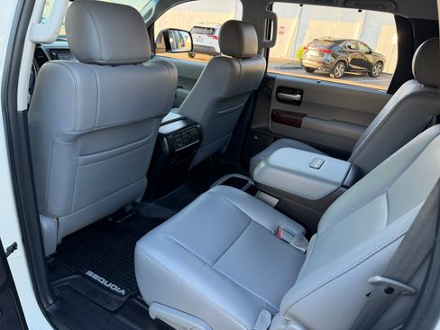Used 2014 Toyota Sequoia Platinum image 20
