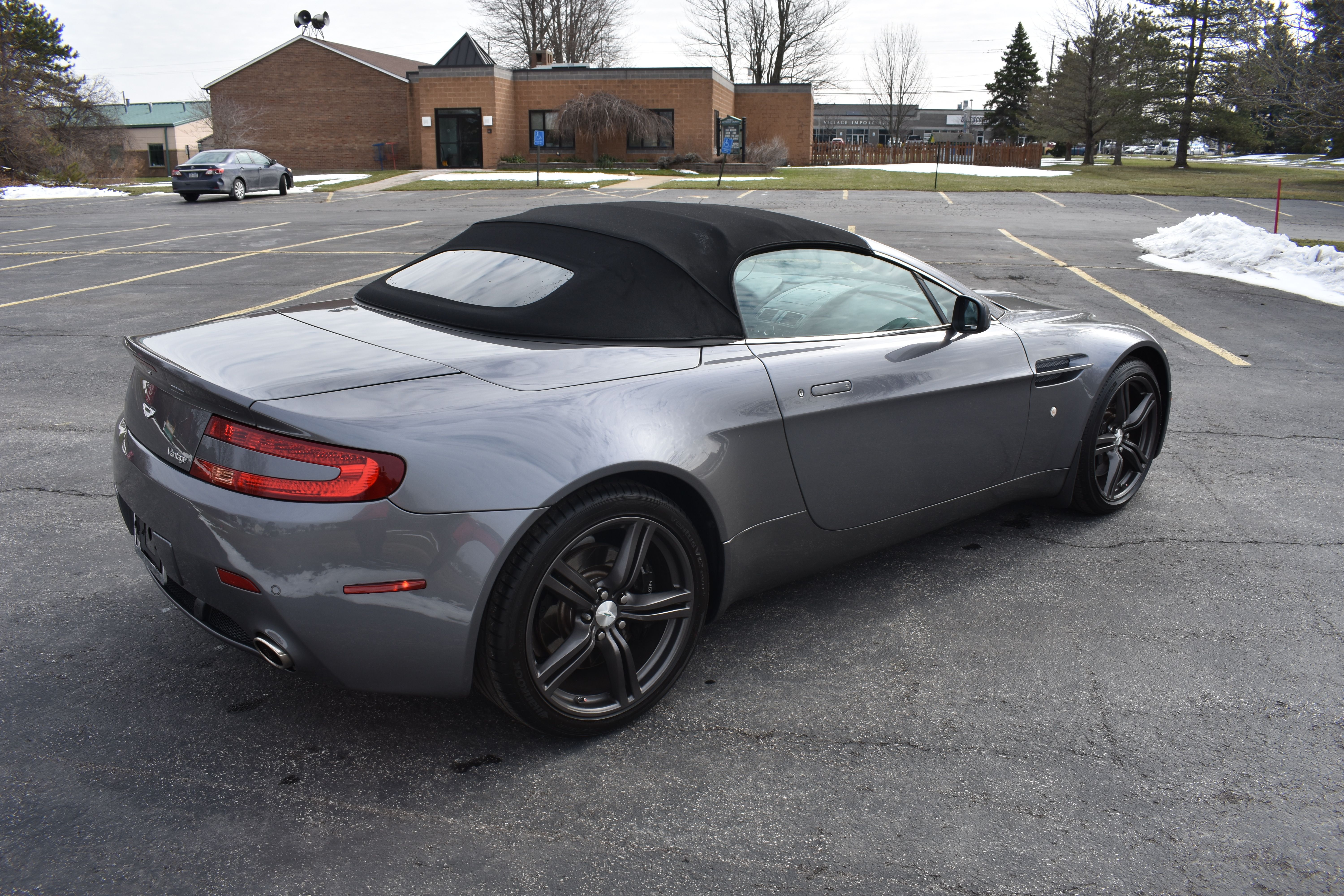 Used 2009 Aston Martin V8 Vantage Roadster RWD image 11