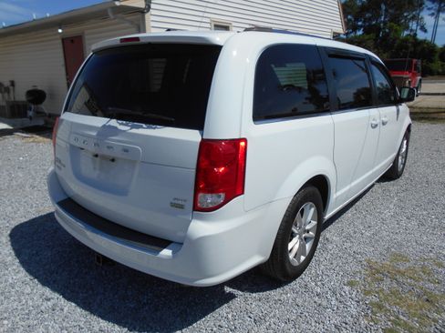 Used 2019 Dodge Grand Caravan SXT FWD image 5