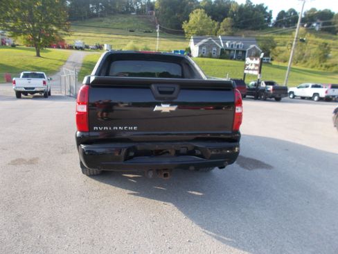 Used 2008 Chevrolet Avalanche 4x4 image 3