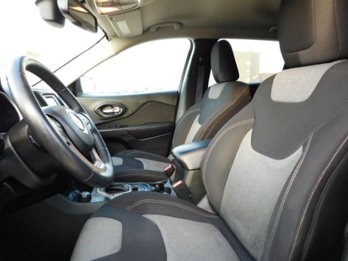 Used 2014 Jeep Cherokee Latitude image 12