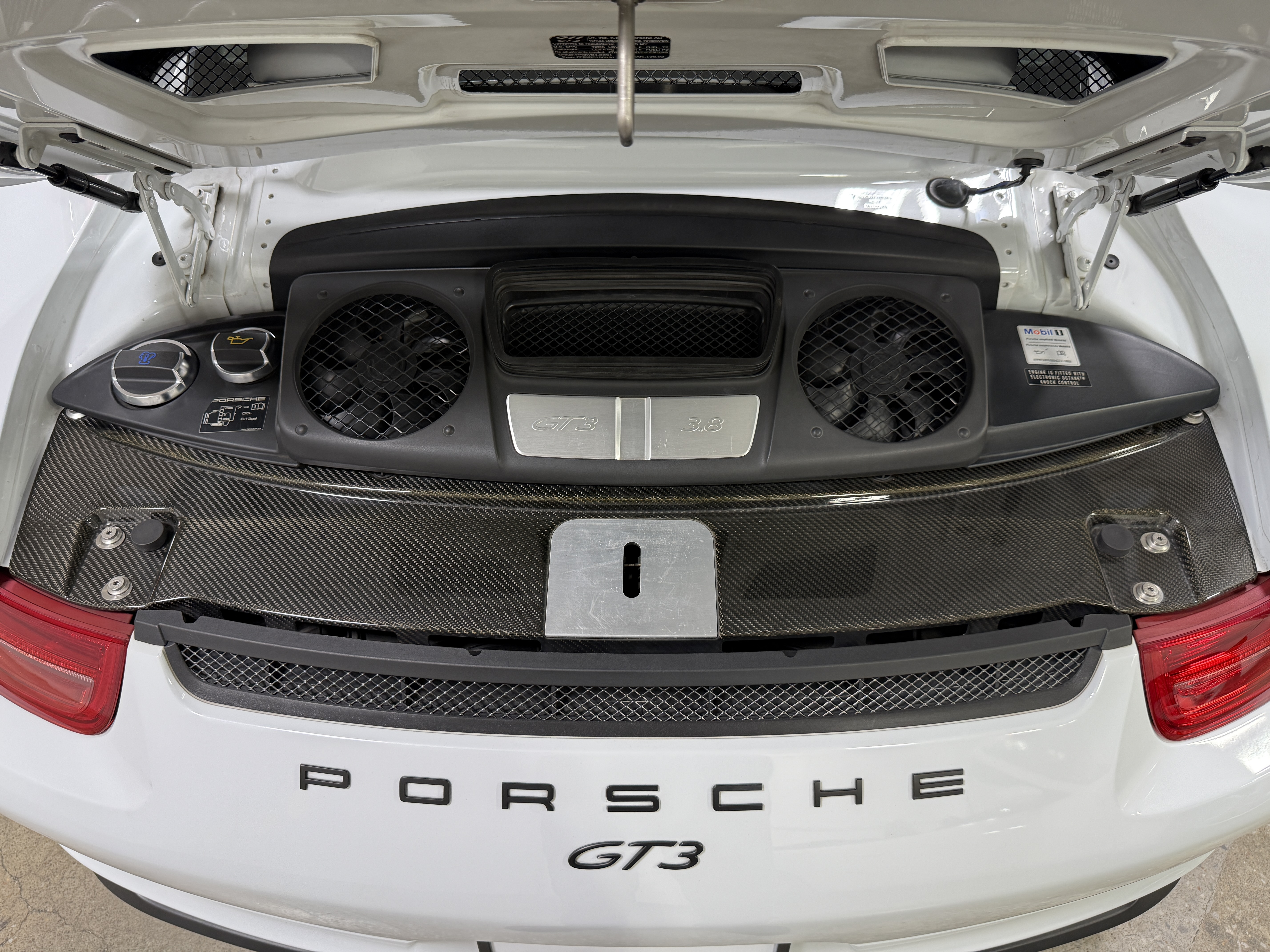 Used 2015 Porsche 911 GT3 RWD image 32