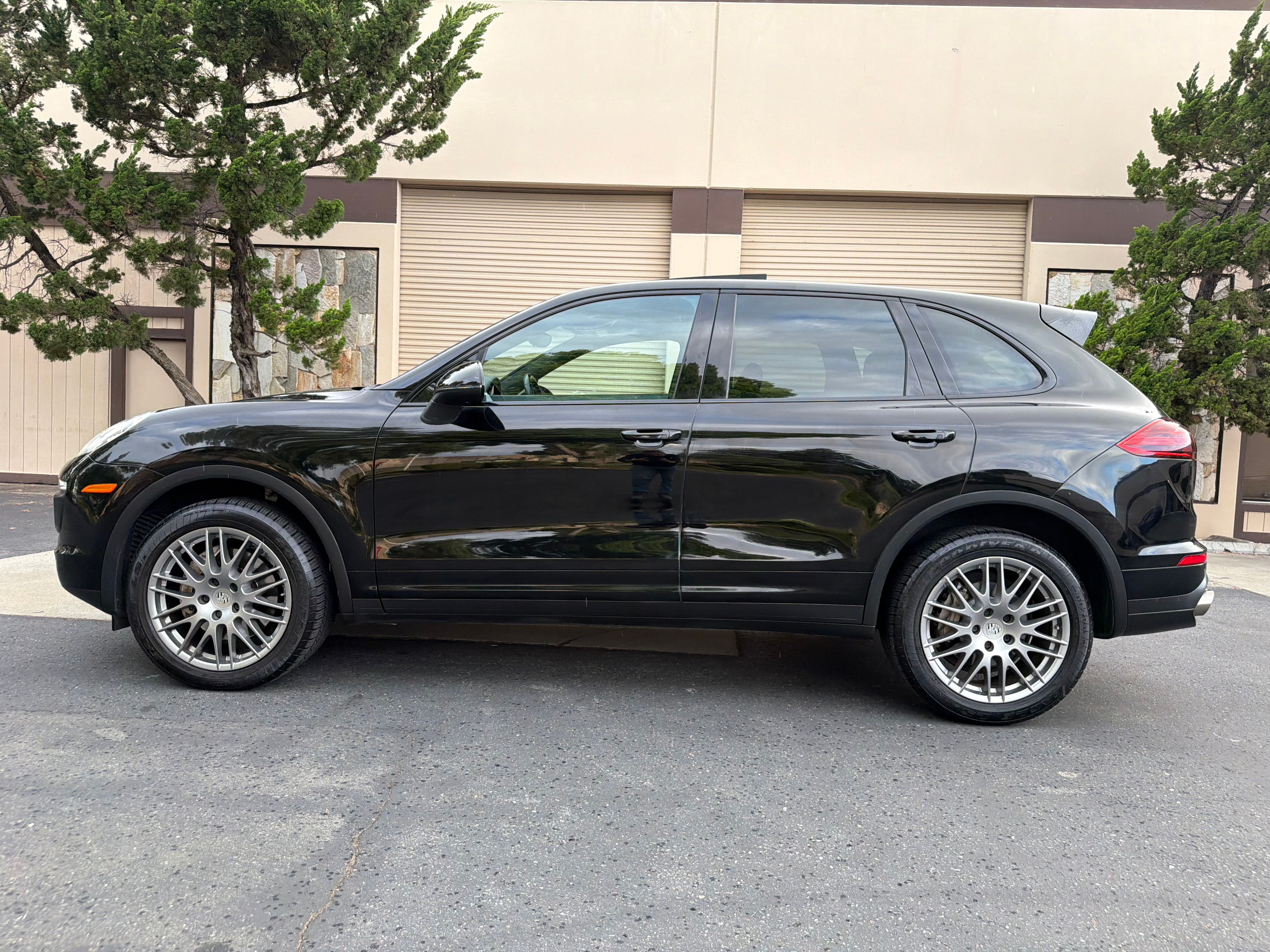 Used 2018 Porsche Cayenne S AWD/4WD image 3