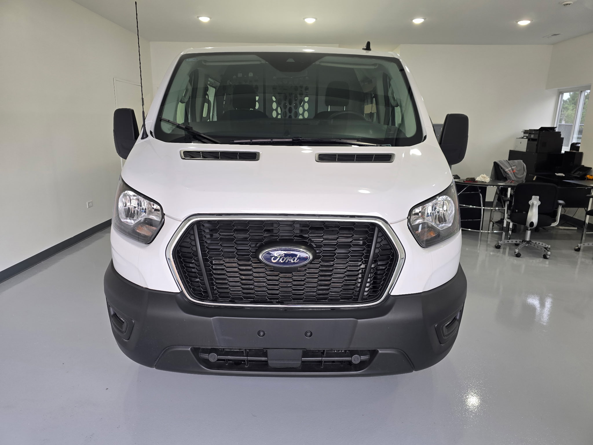 Used 2025 Ford Transit 250 Low Roof RWD image 1