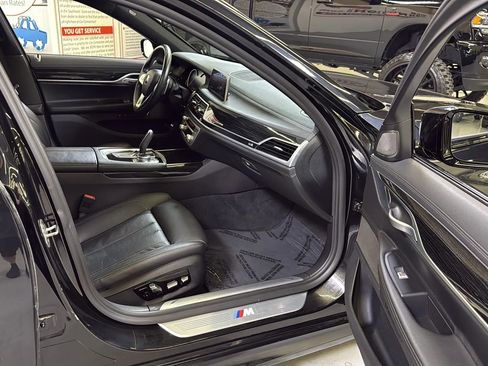 Used 2019 BMW 740i w/ M-Sport Package RWD image 11