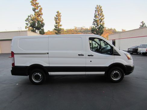 Used 2018 Ford Transit 250 XL image 5