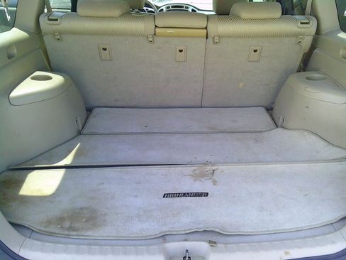 Used 2005 Toyota Highlander 2WD V6 w/ 3rd Row image 15
