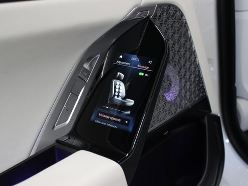 Used 2023 BMW i7 xDrive60 AWD/4WD image 45