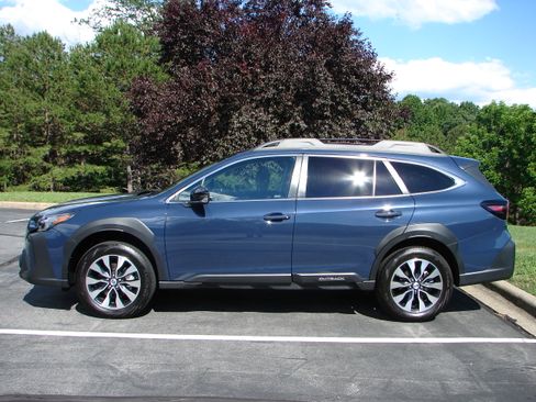 Used 2023 Subaru Outback Limited AWD/4WD image 16