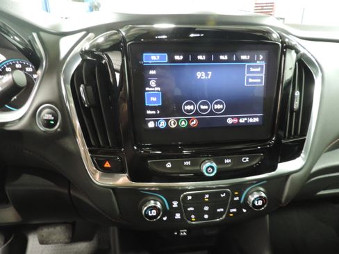 Used 2023 Chevrolet Traverse RS image 39