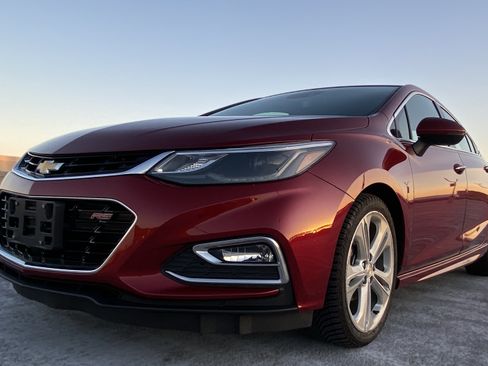 Used 2017 Chevrolet Cruze Premier image 4