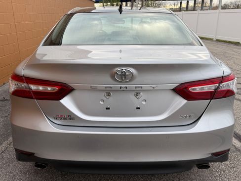 Used 2018 Toyota Camry XLE image 7