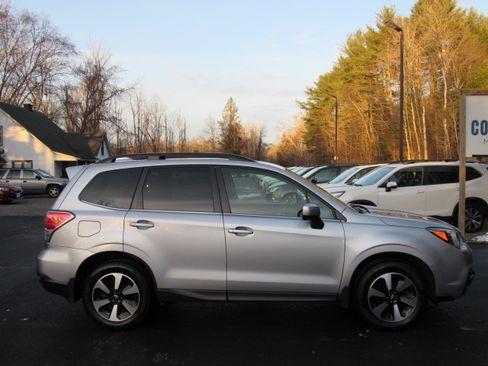 Used 2017 Subaru Forester 2.5i Limited image 12
