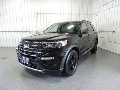 Used 2023 Ford Explorer 4WD XLT image 1