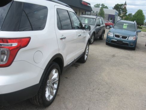 Used 2015 Ford Explorer XLT FWD image 4