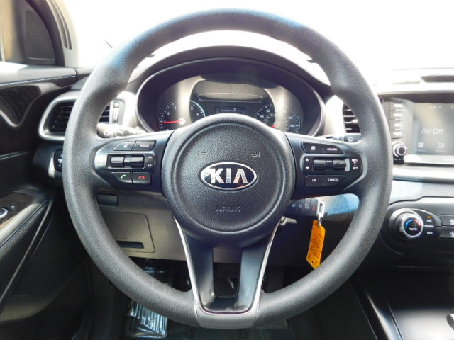 Used 2018 Kia Sorento FWD image 11
