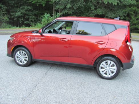 Used 2022 Kia Soul LX FWD image 1