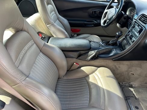 Used 2000 Chevrolet Corvette image 12