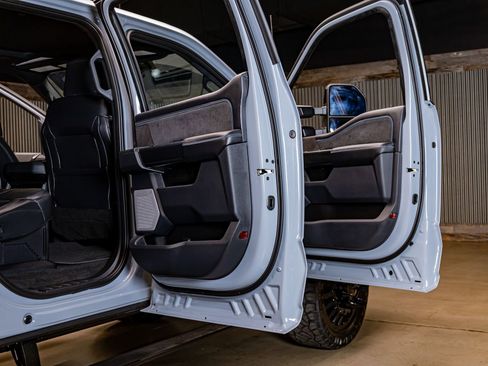 Used 2025 Ford F350 Platinum image 30