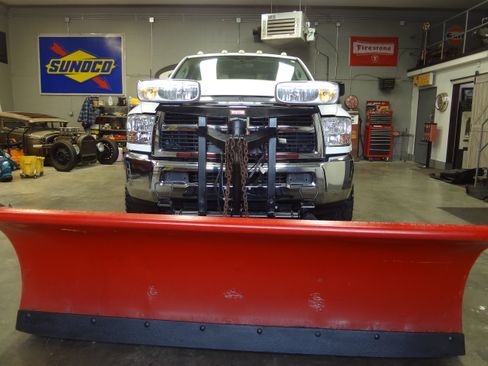 Used 2012 RAM 2500 4x4 Regular Cab ST image 2