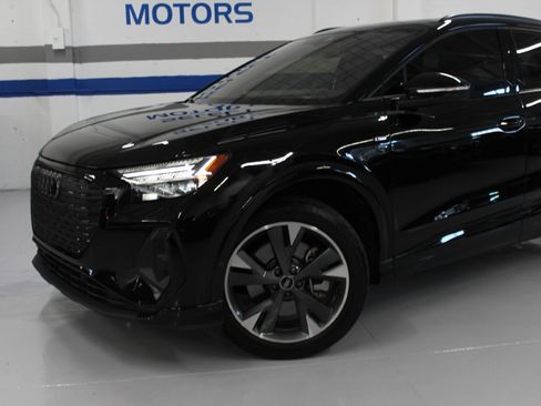 Used 2024 Audi Q4 e-tron quattro Prestige AWD/4WD image 5