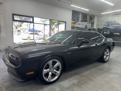 Used 2012 Dodge Challenger R/T image 2