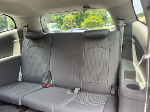 Used 2011 Chevrolet Traverse LT image 13