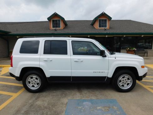 Used 2017 Jeep Patriot Sport image 9