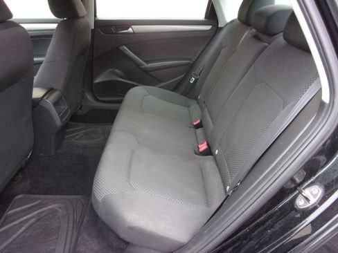 Used 2013 Volkswagen Passat 2.5 S FWD image 9
