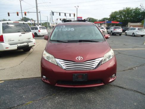 Used 2013 Toyota Sienna XLE Limited FWD image 2