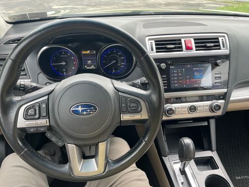 Used 2017 Subaru Outback 2.5i Premium AWD/4WD image 3