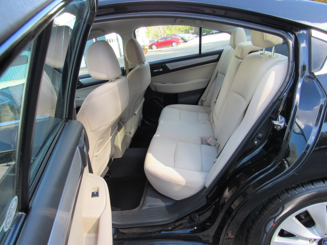 Used 2017 Subaru Legacy 2.5i Premium AWD/4WD image 16