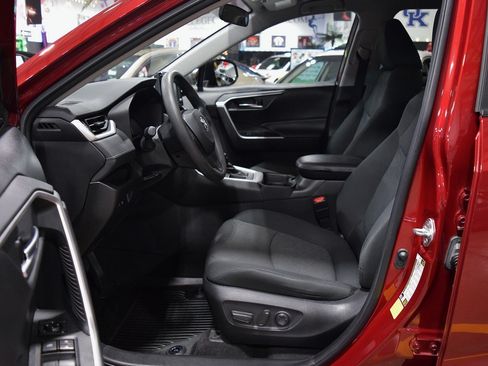 Used 2021 Toyota RAV4 XLE image 16