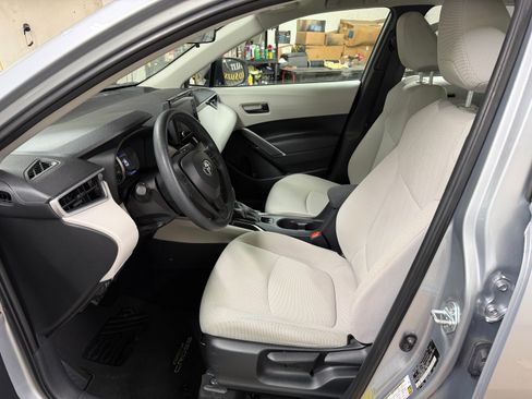 Used 2022 Toyota Corolla Cross L image 3