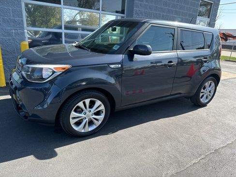 Used 2016 Kia Soul + image 1